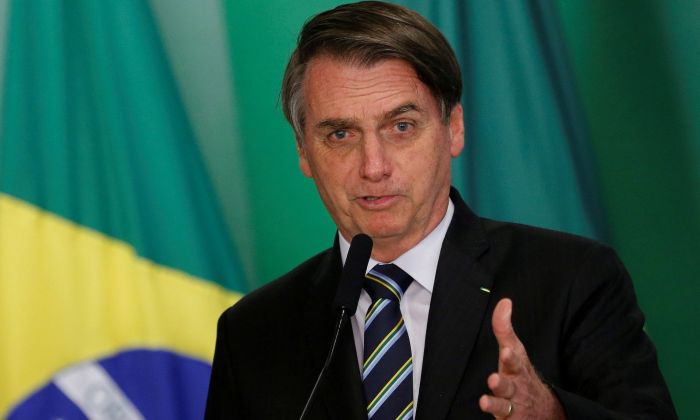 Jair Bolsonaro aseguró que "bandidos izquierdistas hundirán a la Argentina en un caos"