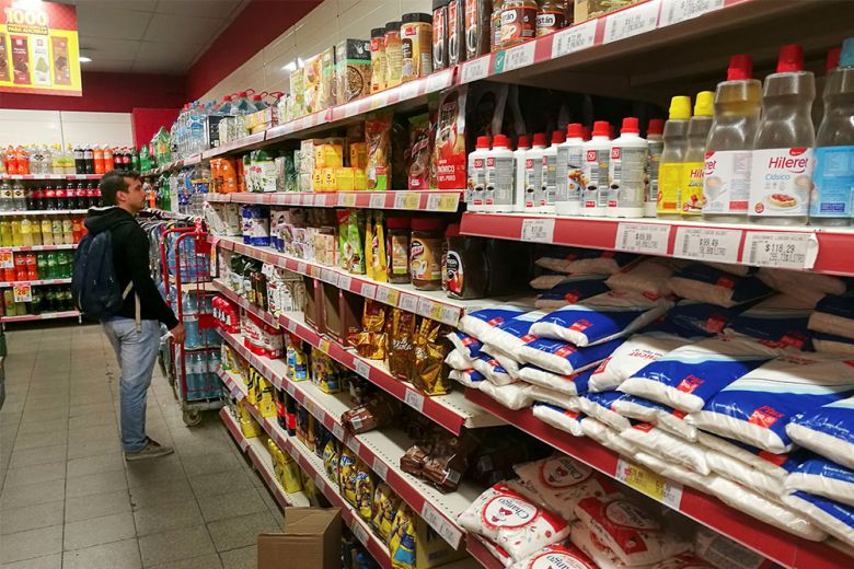 Supermercados ya venden con precios más bajos por la quita del IVA