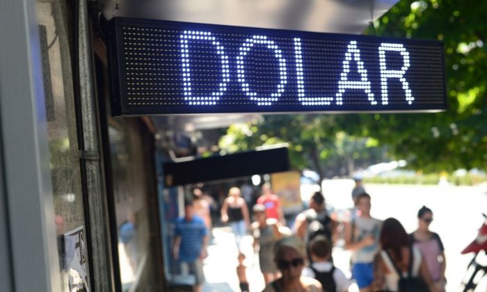 Martes negro: volvió a trepar el dólar y el Riesgo País es el más alto en 14 años