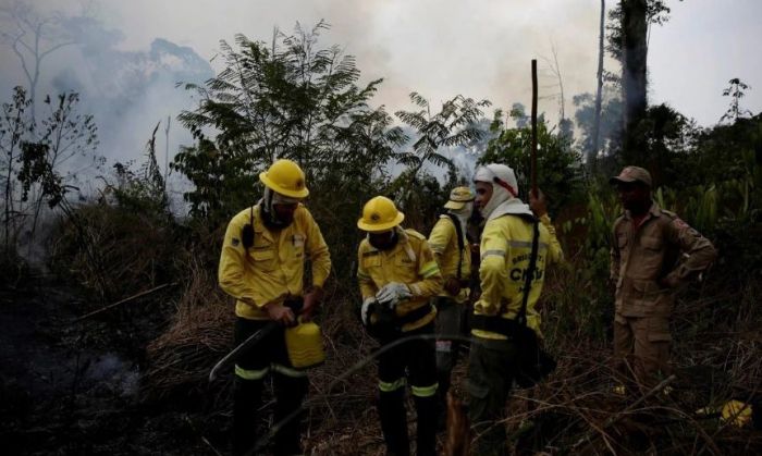 Viaje a tierra incendiada: así trabajan los bomberos en la Amazonía