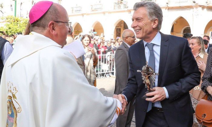 El mensaje del arzobispo de Salta a Macri: "Has hablado de la pobreza, llevate el rostro de los pobres"