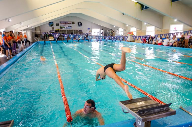 Aptitud se quedó con las 12 horas de natación de Deportes Río Cuarto