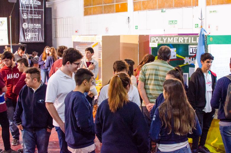 Más de 100 trabajos educativos se presentan en la Feria de Ciencias 
