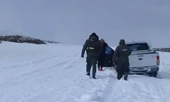 Neuquén: quedaron varados en la ruta por la nieve y murieron congelados