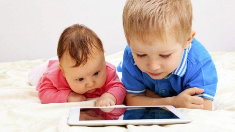 Nada de pantallas antes de los dos años: por qué es peligroso exponer a los niños a dispositivos