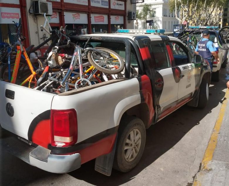 Tras varios allanamientos se recuperaron 33 bicicletas y otros accesorios 