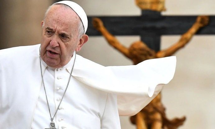 Un nuevo escándalo de corrupción sacude al Vaticano: cinco altos funcionarios fueron suspendidos