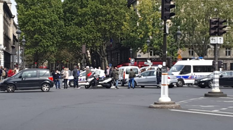Ataque en el centro de París: mató a puñaladas a cuatro policías y fue abatido