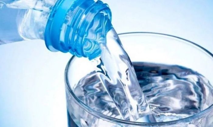 La ANMAT prohibió la venta de un agua mineral, leche en polvo, un aceite y dulces regionales