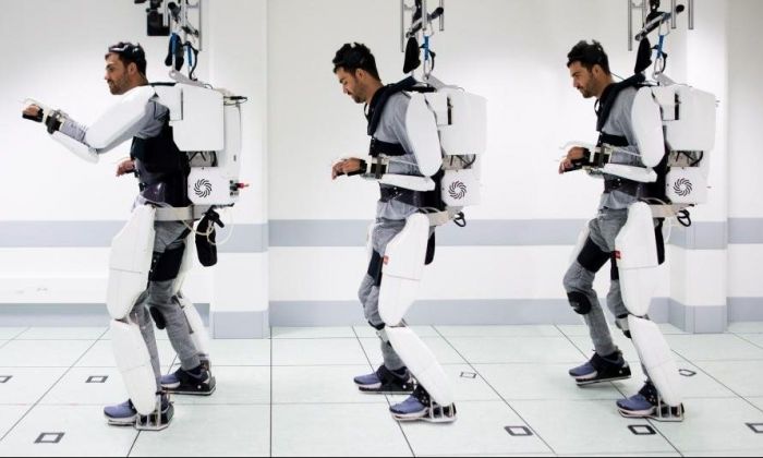 Un joven tetrapléjico logró volver a caminar con un exoesqueleto conectado a su cerebro