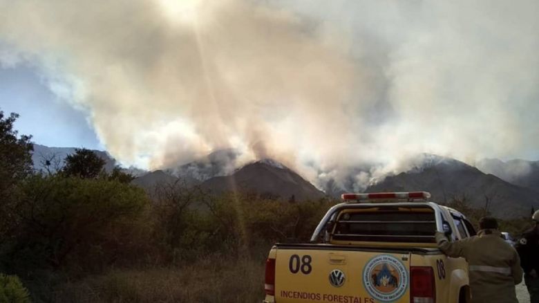Incendios en Merlo: lograron controlar más del 60% de las llamas