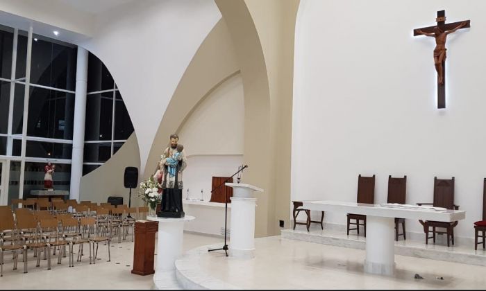 Consagración del templo y altar en la parroquia San Cayetano: “La gente con mucha grandeza, se acerca y dice que no necesita más”