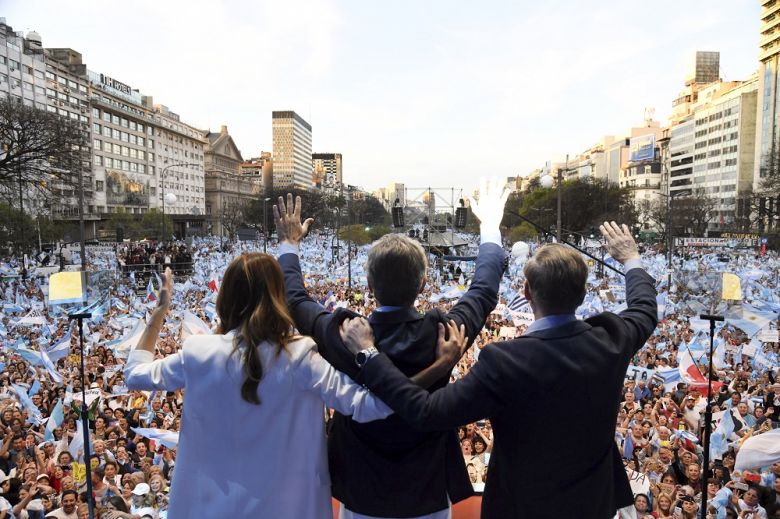Macri en el Obelisco: "Los problemas no se resuelven volviendo al pasado"