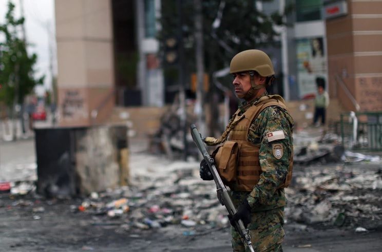 Violencia en Chile: hay 62 carabineros heridos y 716 personas detenidas 
