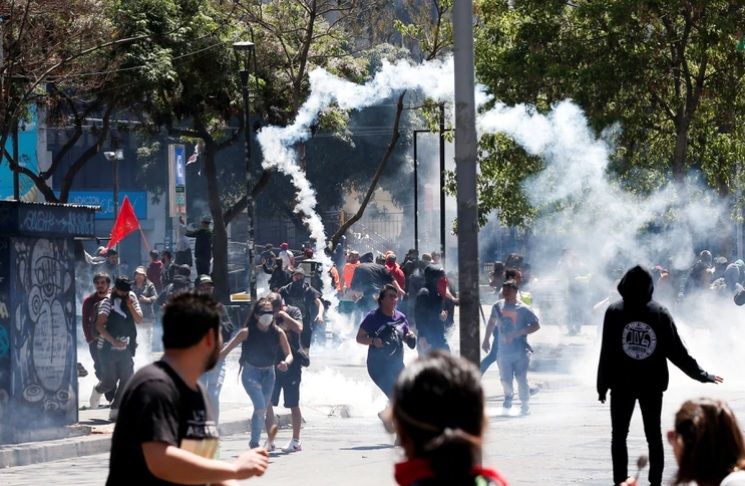 Nuevas protestas en Chile con violencia e incidentes: 11 muertos y más de 2 mil detenidos