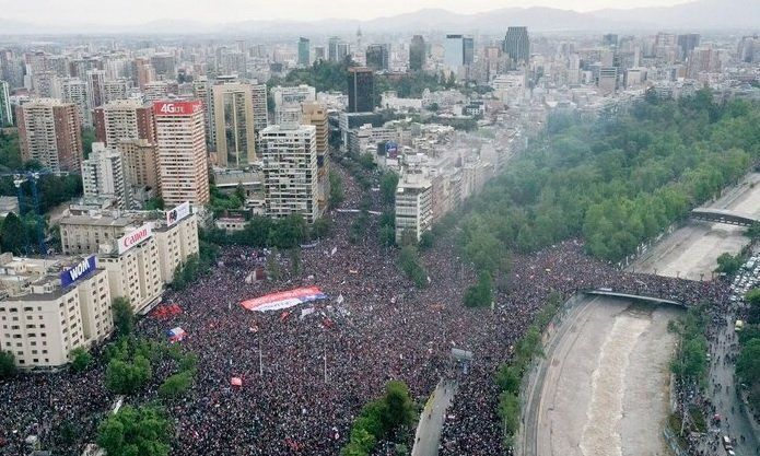 Cerca de un millón de personas participa de “la marcha más grande de Chile”