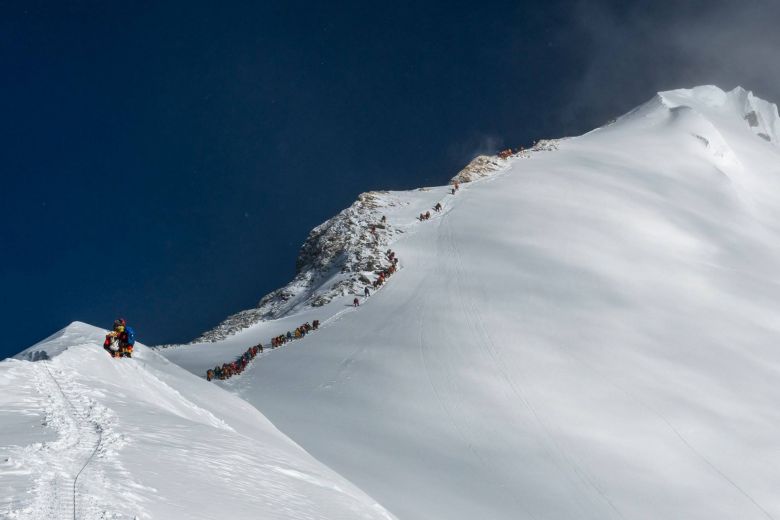 Un escalador nepalí alcanza los catorce ochomiles del planeta en 190 días
