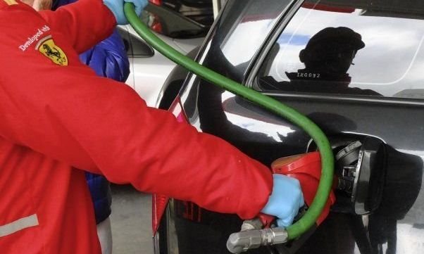 El Gobierno aplicó el incremento al impuesto a los combustibles postergado desde mayo