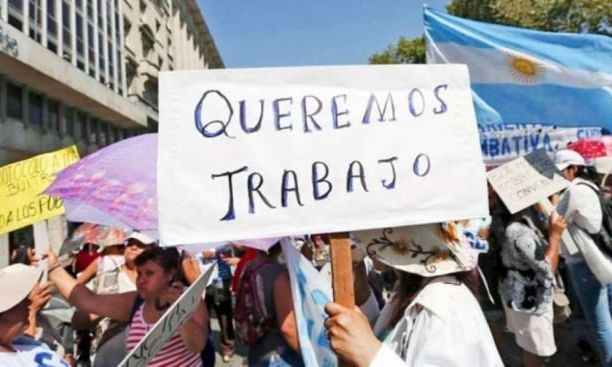 Desocupación: un punto en común entre los gobiernos de Menem y Macri