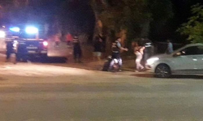 Un enfrentamiento entre vecinos en Huinca Renancó terminó con dos policías heridos, móviles dañados y tres detenidos