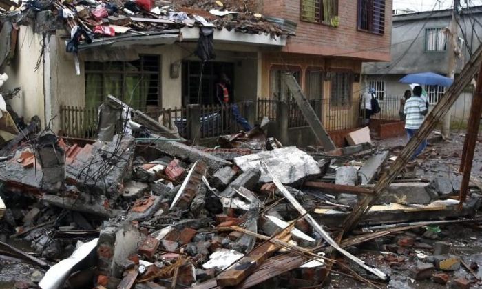 Ataque en Colombia: explotó un “camión bomba” frente a una comisaría