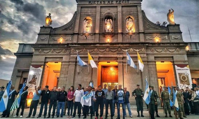 Sampacho: emotiva marcha por La Paz