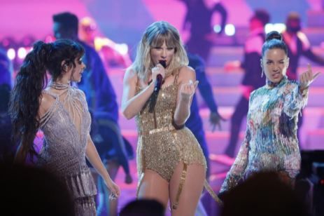  Taylor Swift, artista de la década, el regreso de Selena Gómez... Así fue la noche de Billie Eilish en los American Music Awards