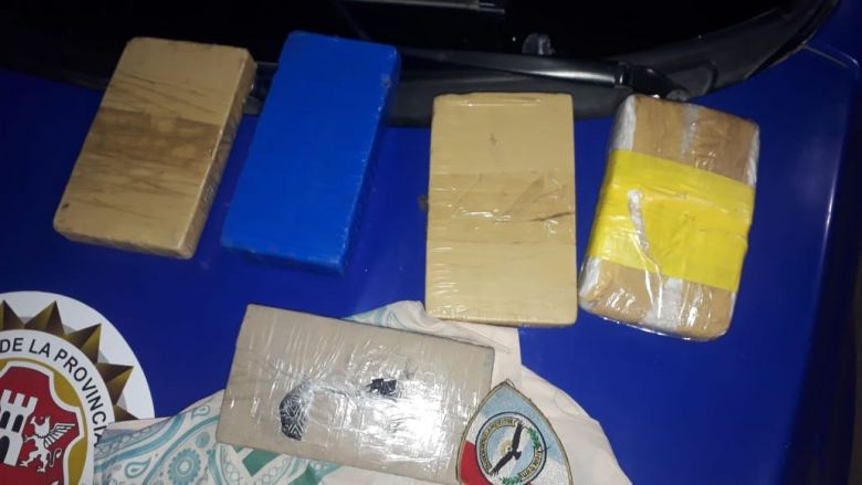 Cuatro personas con 5 kilos de cocaína fueron detenidas en barrio Fénix