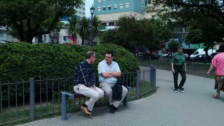 Curas de Río Cuarto realizaron confesiones en Plaza Roca