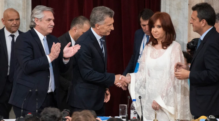 Las principales imágenes del traspaso de mando entre Macri y Fernández
