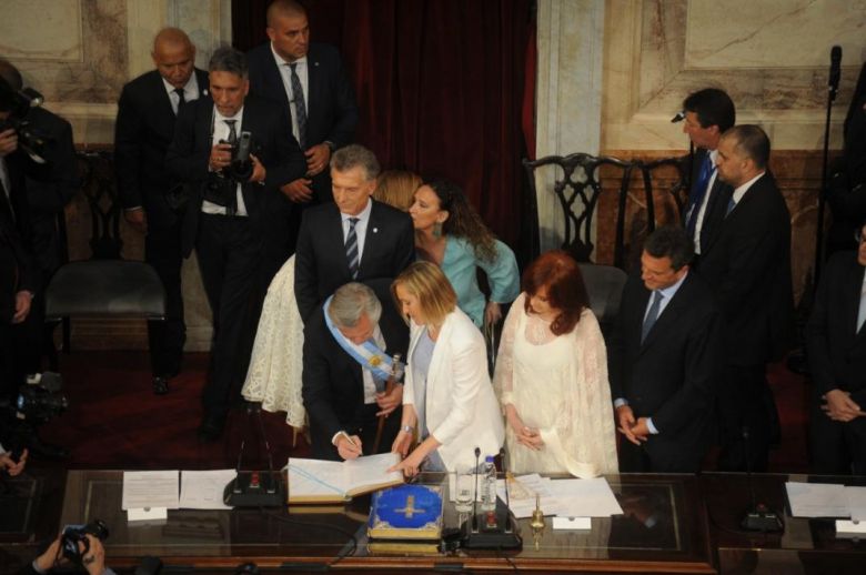 Las principales imágenes del traspaso de mando entre Macri y Fernández