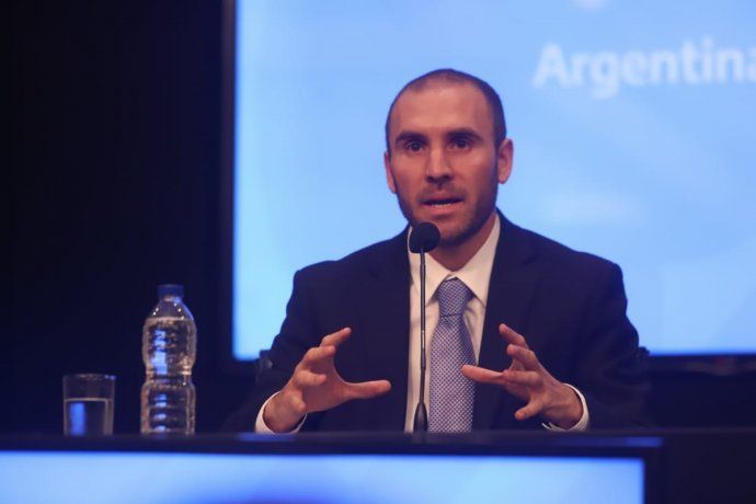 Guzmán dijo que Argentina está en virtual default y lanza un plan integral para tranquilizar la economía