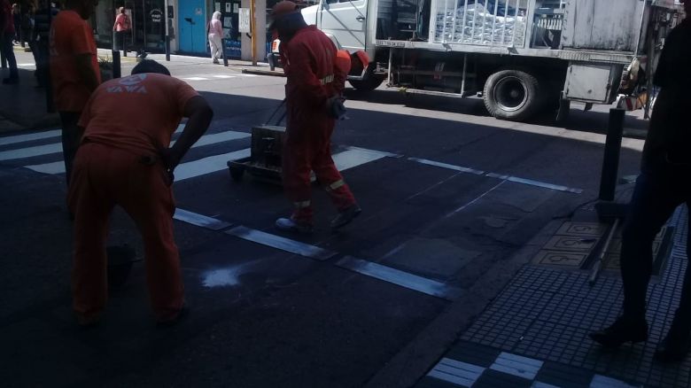 Una semana de quejas ciudadanas por el horario en que pintaron las sendas peatonales 