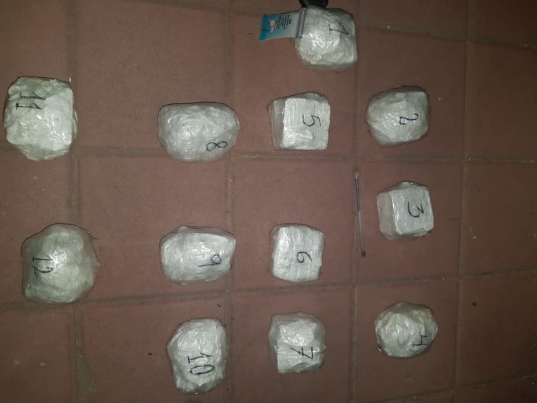 Dos jóvenes detenidos con 3 kilos de cocaína en barrio Alberdi 
