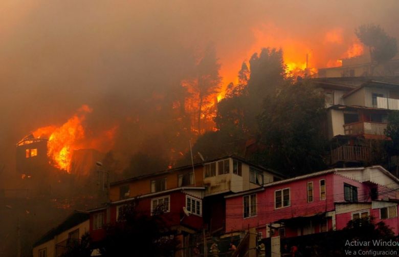 Valparaíso: Un incendio destruyó más de 100 casas en plena Nochebuena