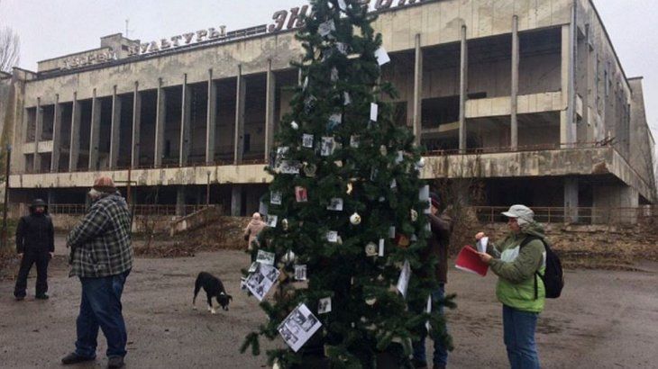 Chernóbil: levantan árbol de Navidad por primera vez desde la tragedia