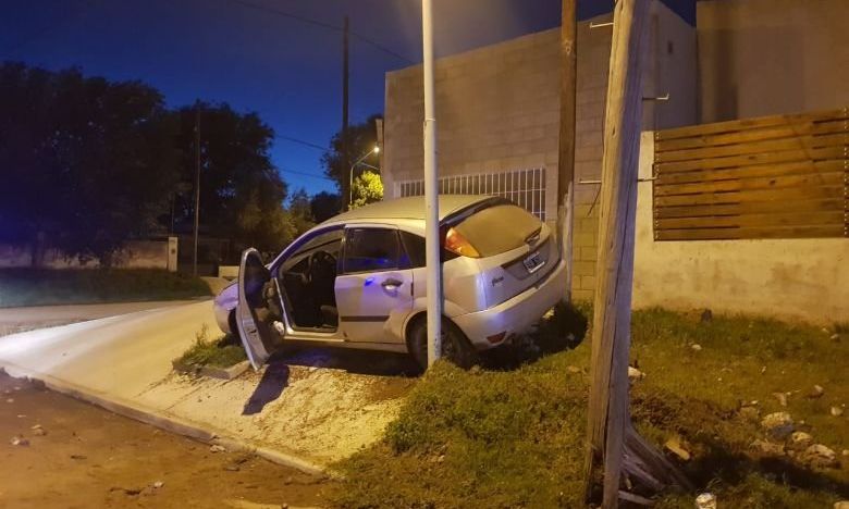 Accidente de tránsito en barrio Alberdi: el conductor dio positivo en alcoholemia 