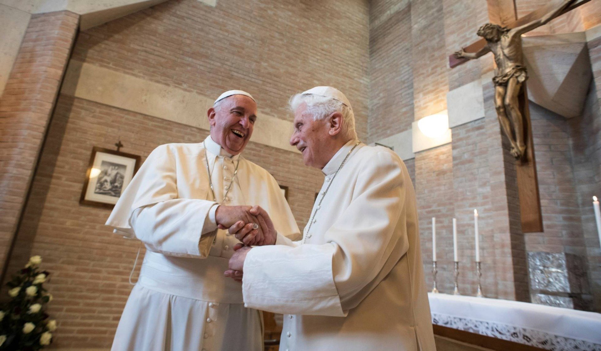 Benedicto XVI se opone al fin del celibato en un libro