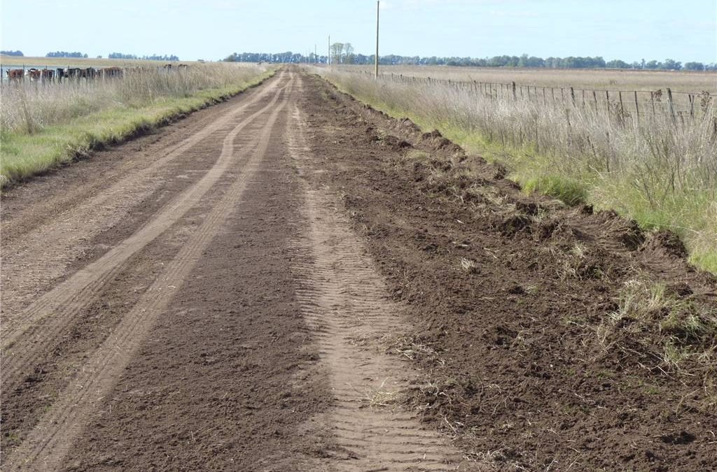 Caminos rurales dañados: Acordaron limpiar canales y analizan acciones más profundas