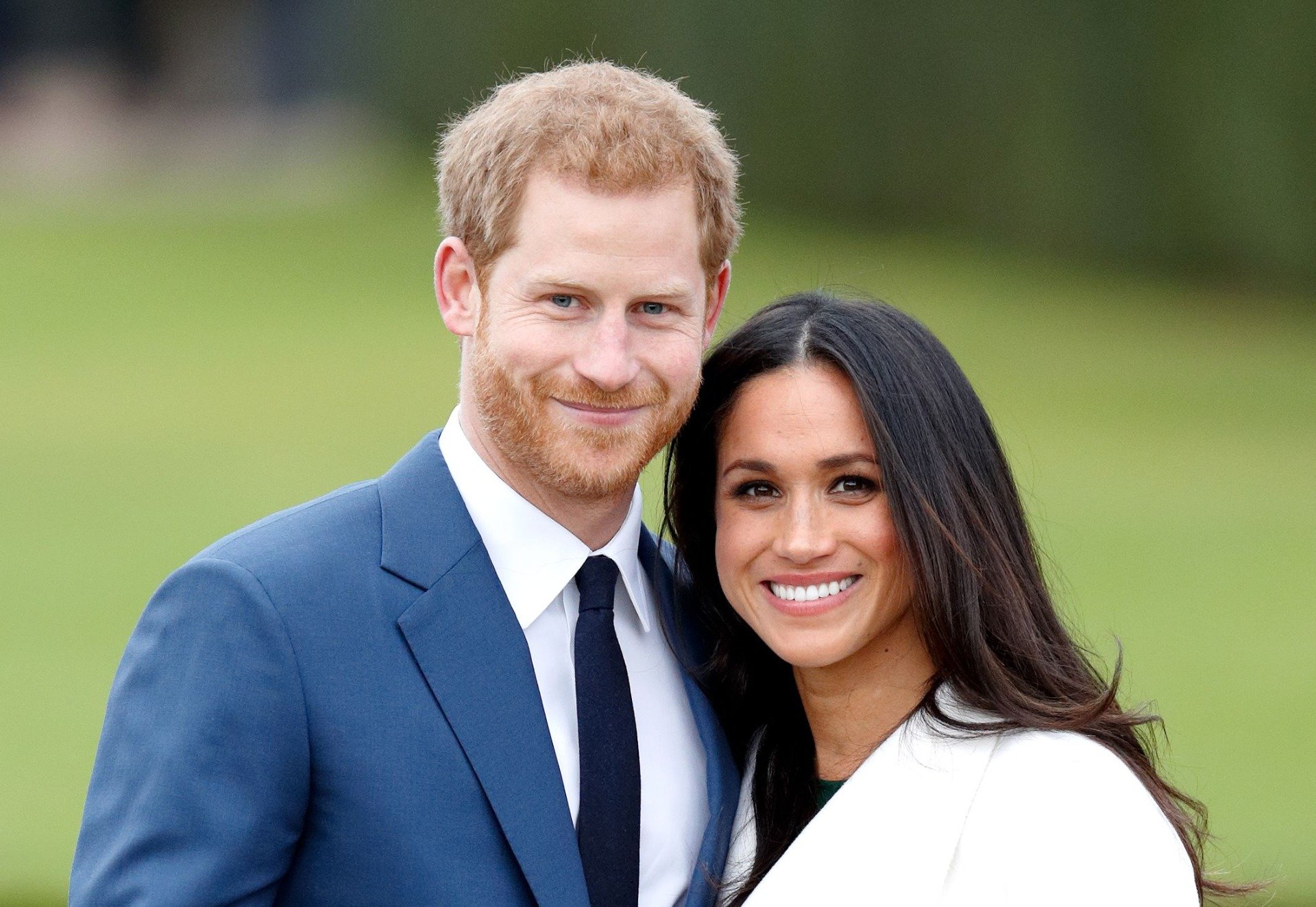 El Palacio de Buckingham anunció que el príncipe Harry y Meghan Markle renunciarán a sus títulos nobiliarios