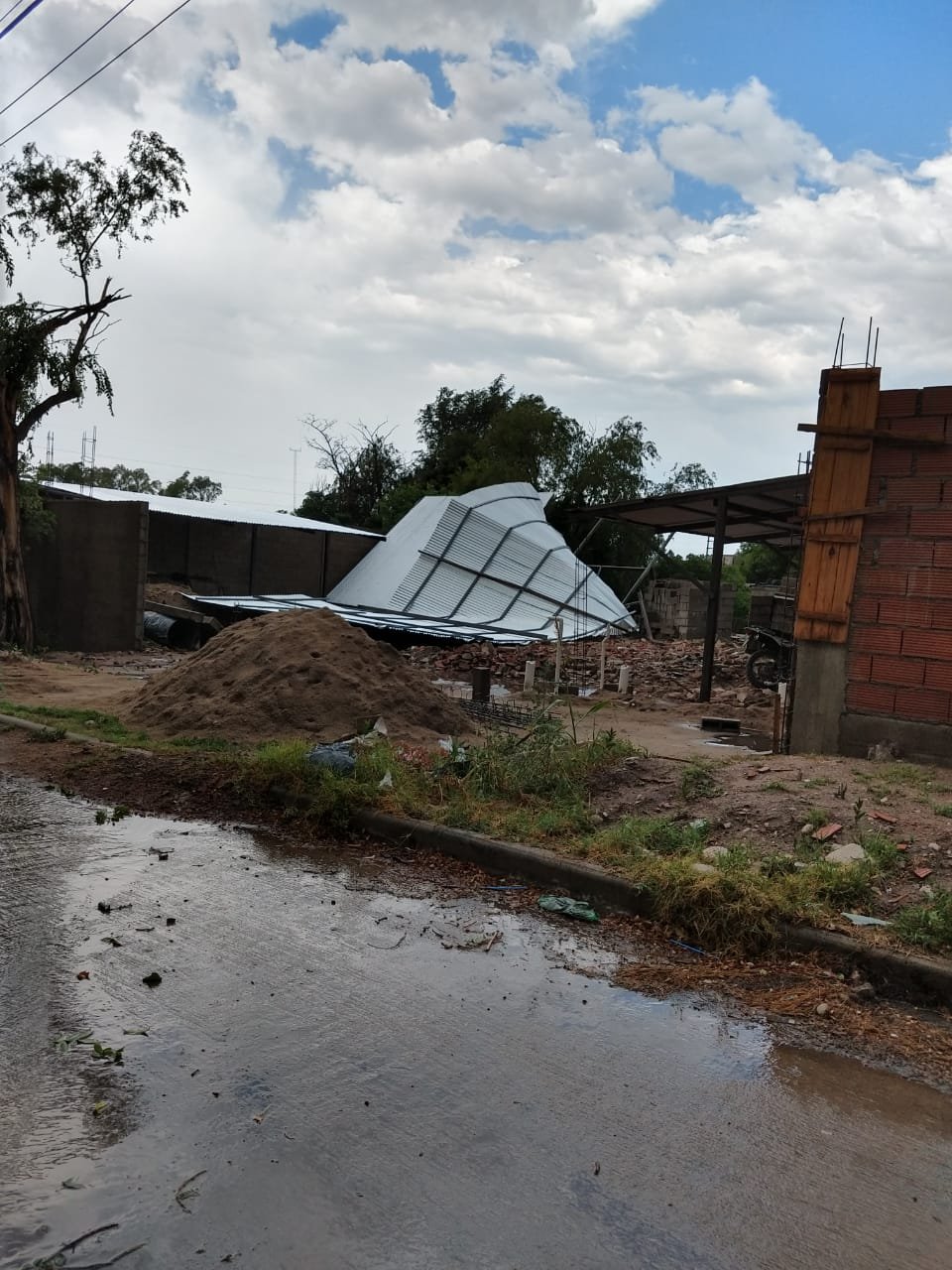 Intensa tormenta provoca daños en Villa Mercedes 