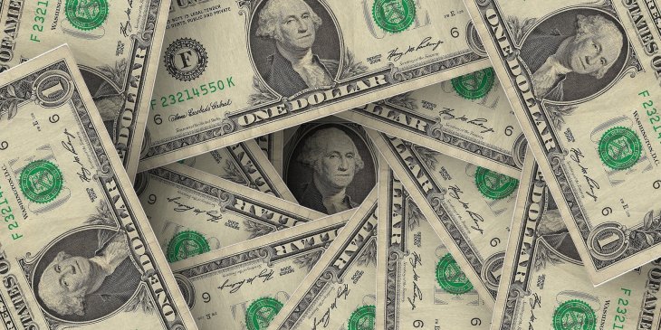 El dólar blue baja 25 centavos y se aleja del "solidario"