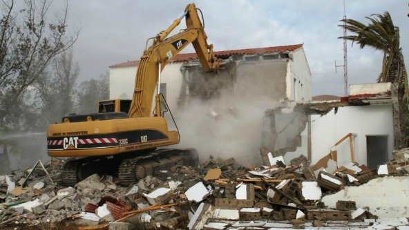 Laboulaye: Querían demoler una vivienda, pero un riocuartense se encontraba adentro
