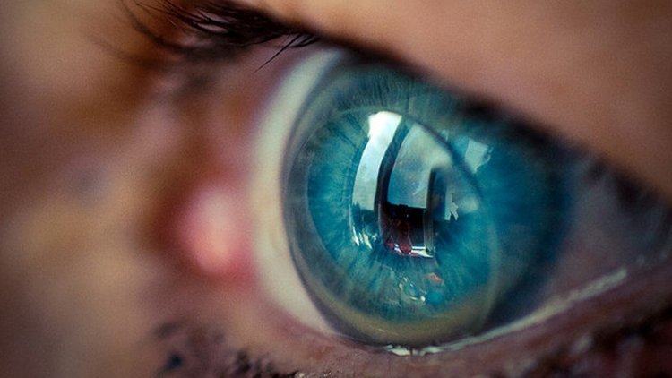 Cómo son las novedosas lentes de contacto con realidad aumentada