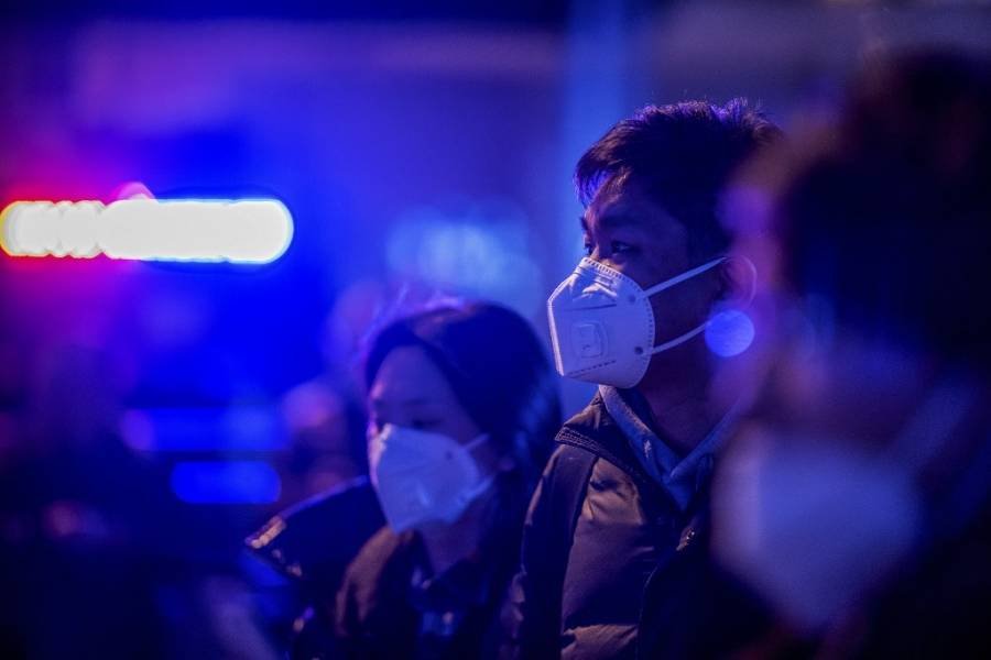 China advirtió que el coronavirus continuará propagándose y cerró colegios y universidades