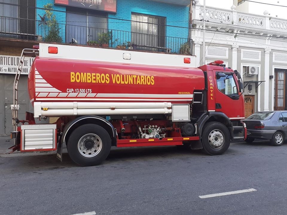 Bomberos de Alejandro Roca adquirieron un nuevo camión cisterna 
