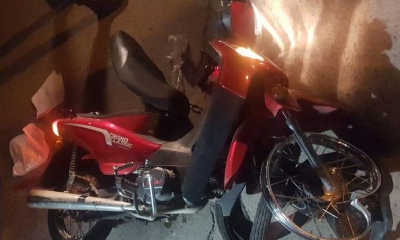 Violento choque en barrio Alberdi deja a un motociclista en grave estado