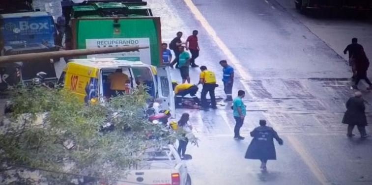 Murió una mujer aplastada por un camión de basura en Córdoba