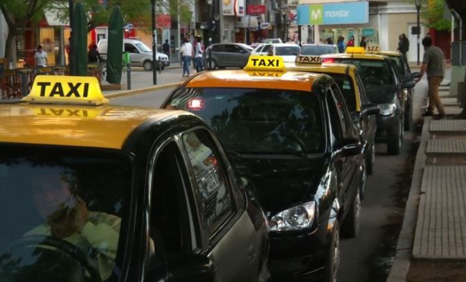 Por el coronavirus, la baja en los viajes de taxi llega al 50%  