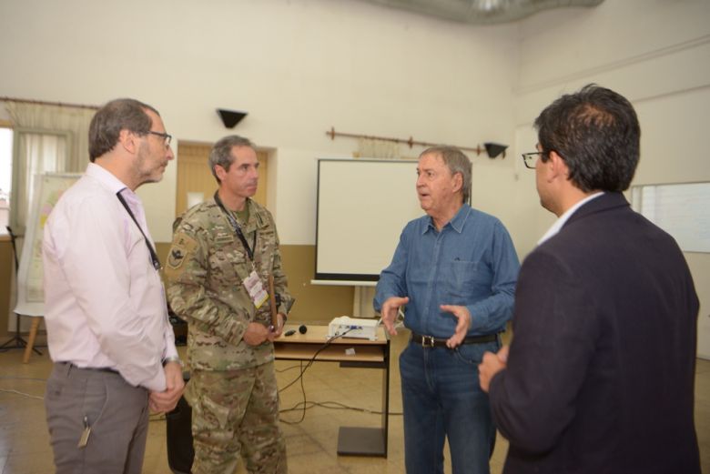 Schiaretti participó de una nueva reunión del Centro de Operaciones de Emergencias